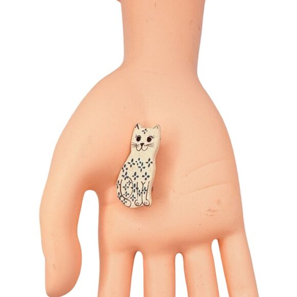 Blue & White Cat Brooch Pin 1 3/8" Signed THW Cute Kitty Kitten - Picture 11 of 13